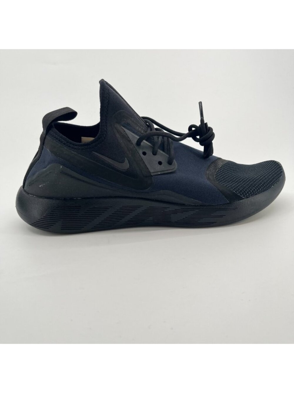 Nike Lunarcharge Essential Mens Size 10 Black Athletic Running Shoes Sneakers